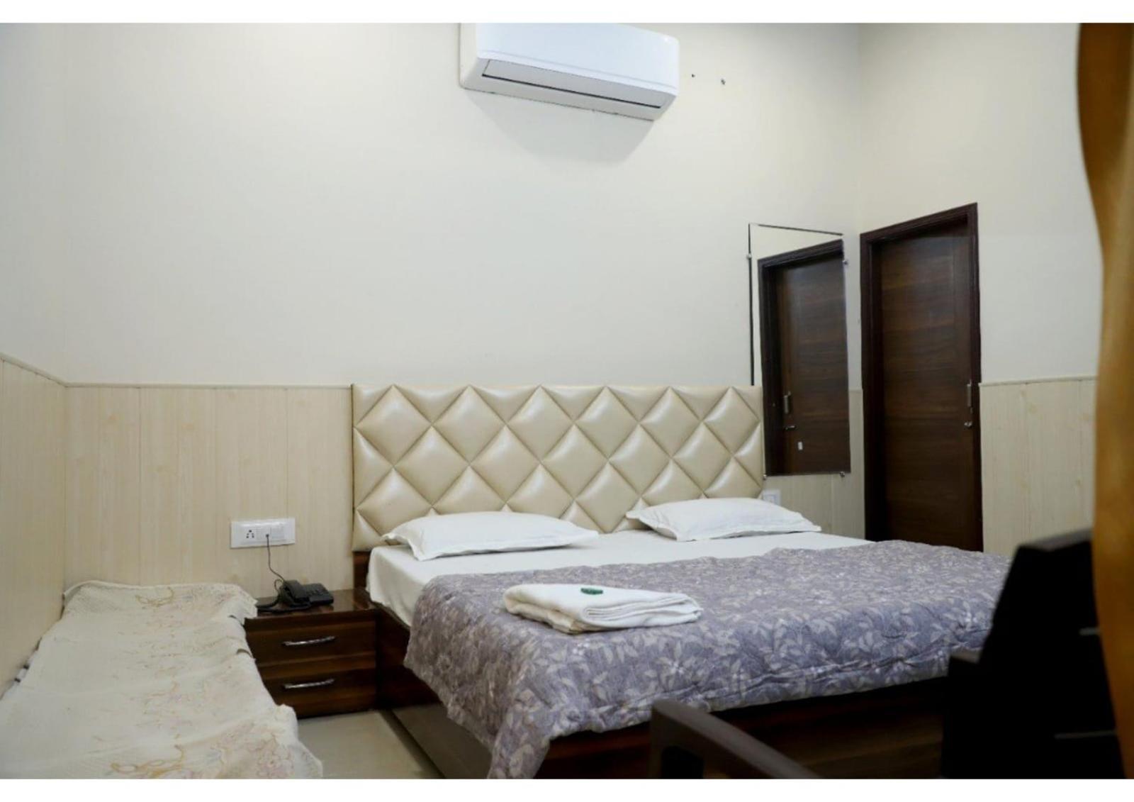 Rk Lodge Amritsar Eksteriør bilde