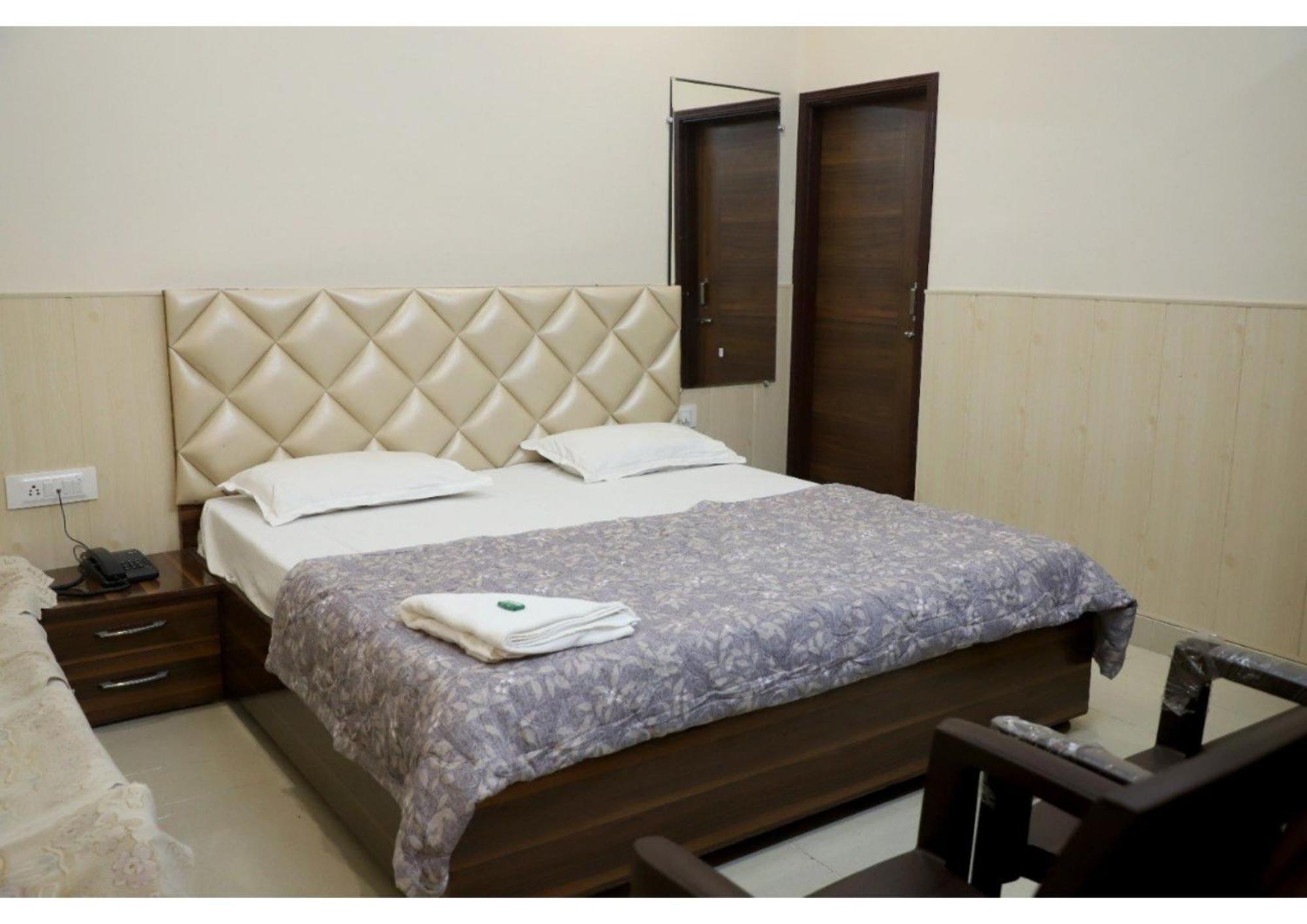 Rk Lodge Amritsar Eksteriør bilde
